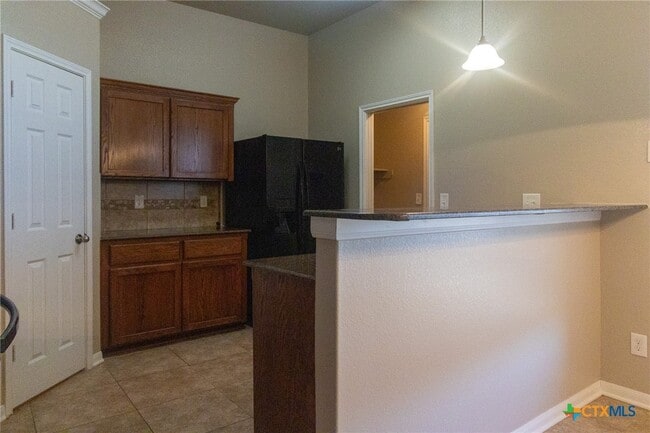 Building Photo - 217 Pointer St