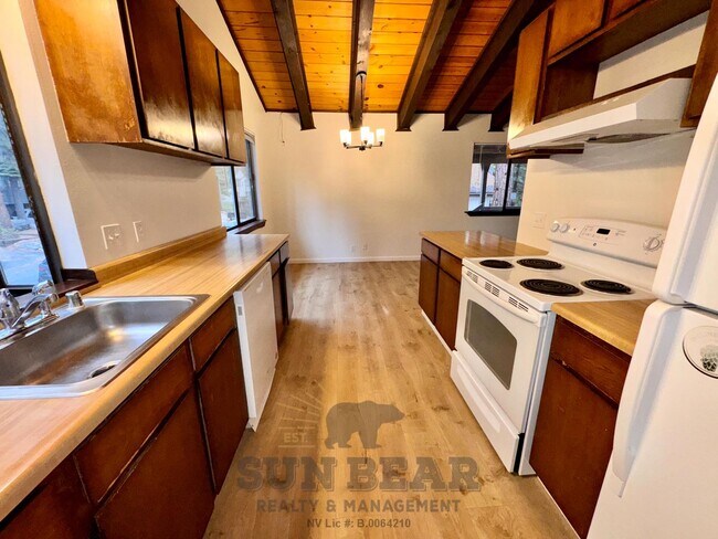 Building Photo - 1033 Tomahawk Trail