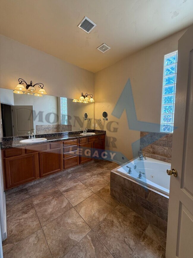 Building Photo - 3 Bedroom Energy-Efficient Home with Expansive Yard & Workshop!