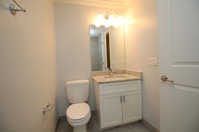 Building Photo - 1609 W Warren Blvd