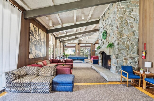 Building Photo - Beautiful Courtyard Level Flat with Outdoor Garden Patio