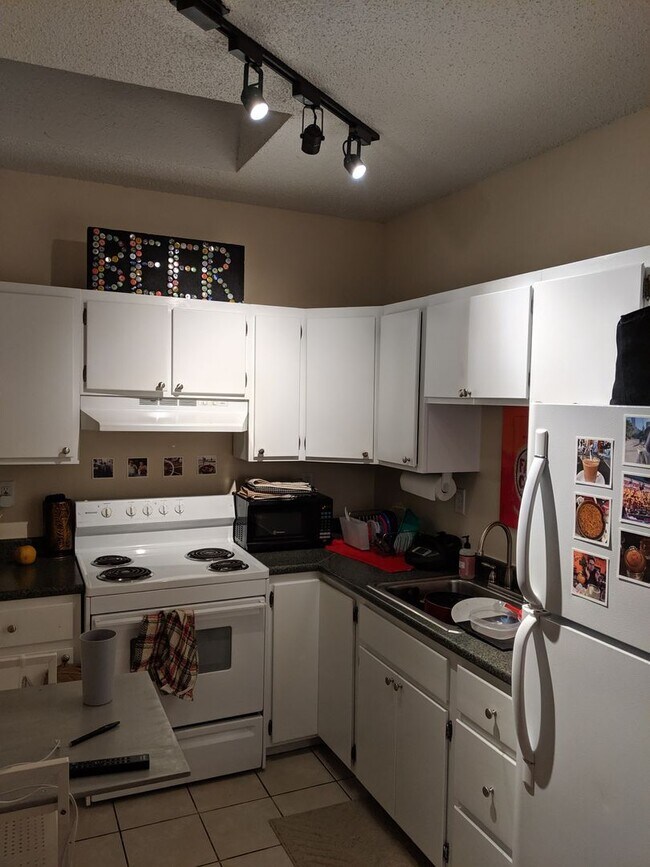 Interior Photo - 1018