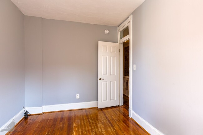 Building Photo - Classy Columbia Heights Row Home! 1/2 Off ...
