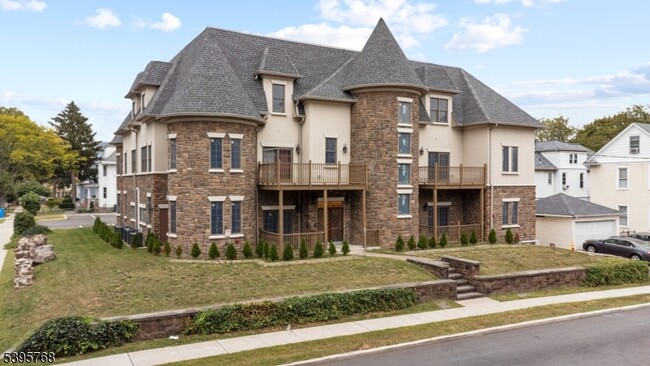 Building Photo - 176 Union Ave