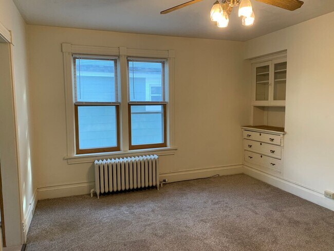 Building Photo - 2128-2130 E 2nd St