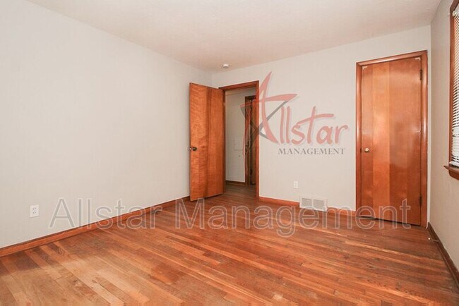 Building Photo - 3436 Dellwood Dr