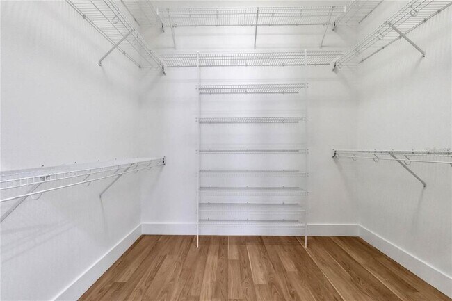 Building Photo - 2884 Majestic Isle Dr