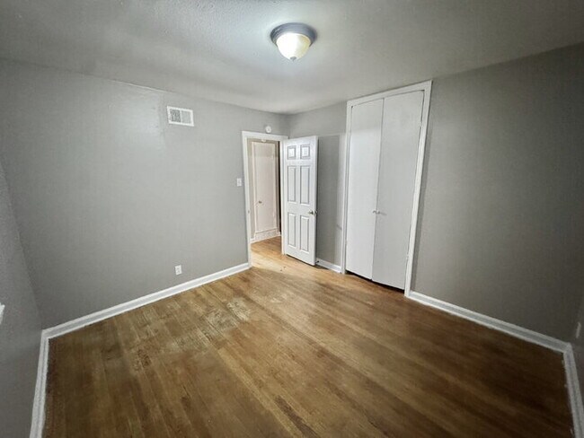 Building Photo - 3588 Hendricks Ave