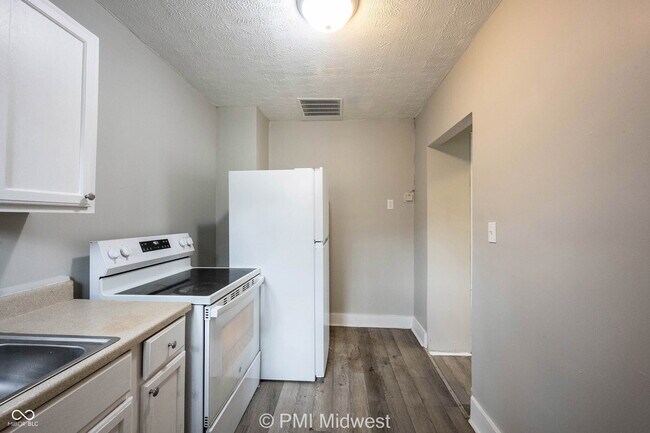 Building Photo - 2930 N Dearborn St