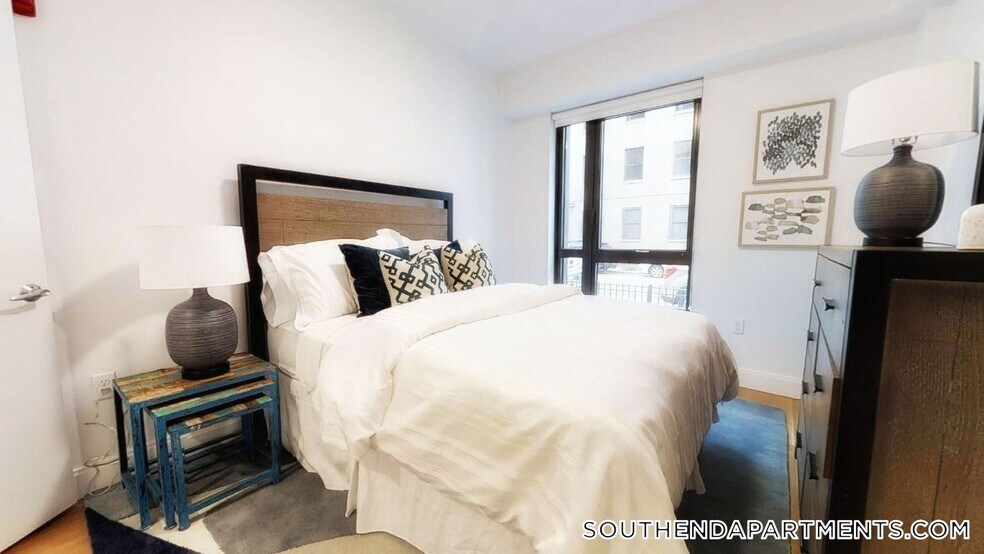 Building Photo - 150 Camden St