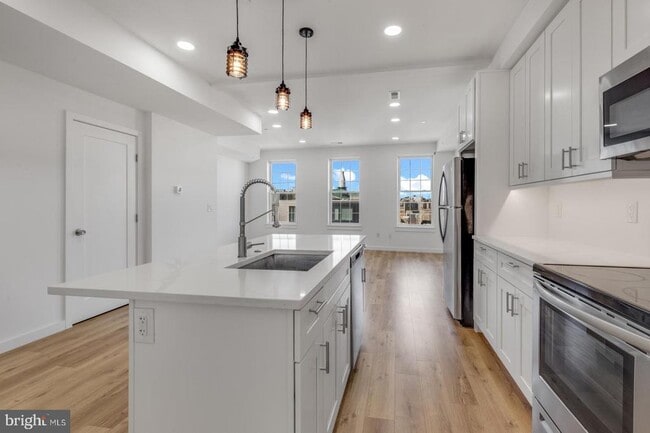 Building Photo - 2045 Trenton Ave