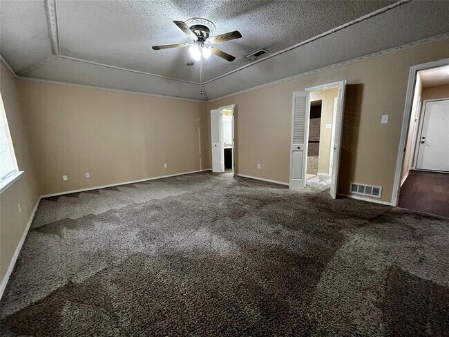 Building Photo - 1025 Cloverdale Ln