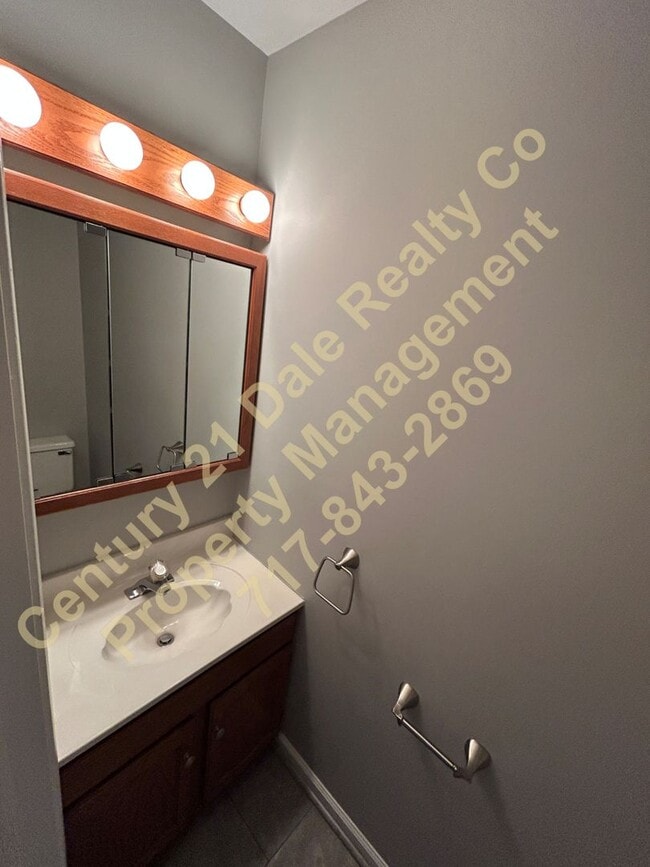 Building Photo - Beautiful 2 Bedroom Condo in West York Schools with a Large 2 Car Garage