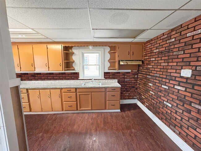 Building Photo - 111 Bigelow St