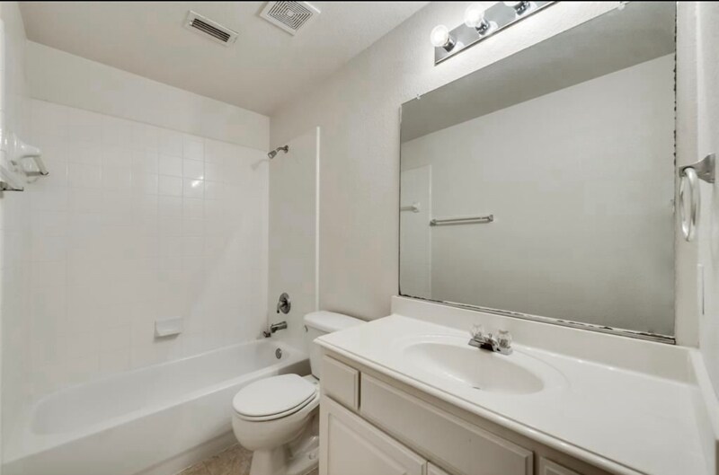 Building Photo - 818 Green Pond Dr