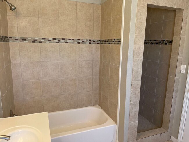 Building Photo - Pre Leasing for fall 2026! 4/3.5 in Tech Terrace!