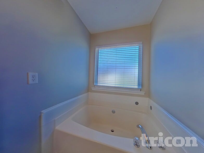 Building Photo - 225 Victoria Blvd