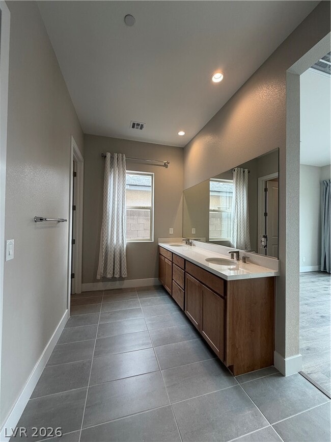 Building Photo - 11831 Giroma Ave