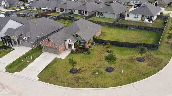 Building Photo - 912 Farm Path