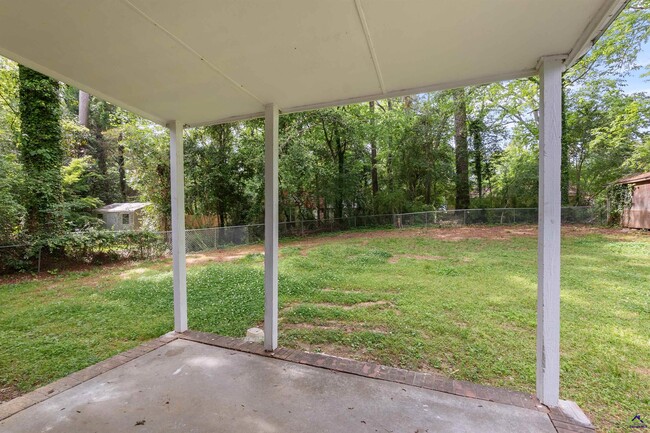 Building Photo - 846 S Forest Lake Dr