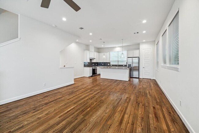 Building Photo - 3038 Charline