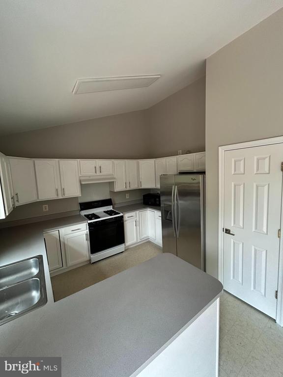 Building Photo - 45509 Brawny St