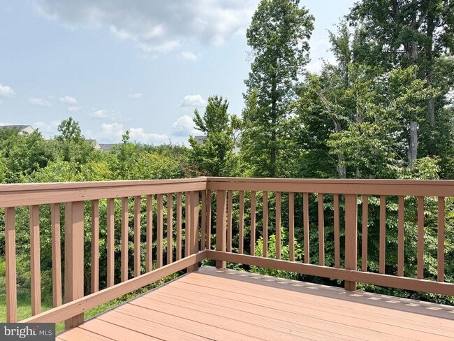 Building Photo - 127 Streamview Dr