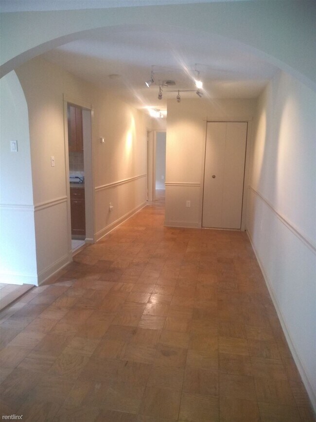 Building Photo - 2 br, 1 bath Condo - 5913 Mayflower Court T3