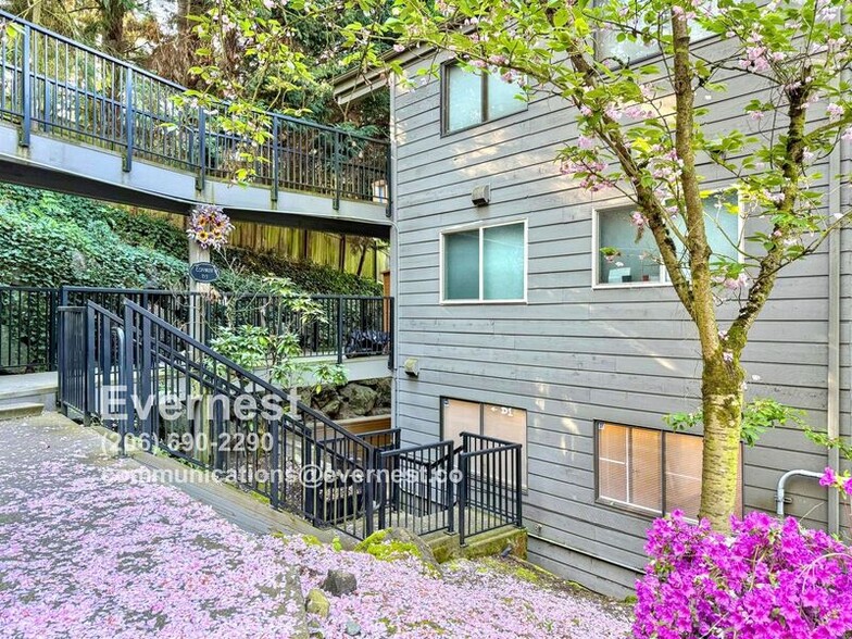 Building Photo - 12543 NE 23rd Pl