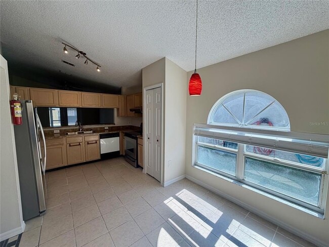 Building Photo - 809 Brightview Dr