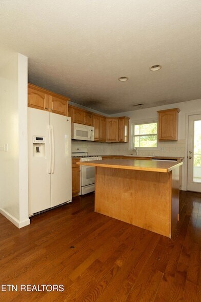 Building Photo - 2084 Allenridge Dr