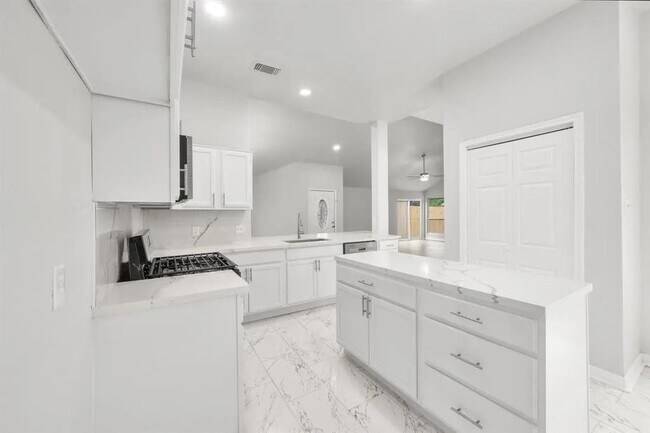 Building Photo - 12710 Hill Branch Dr