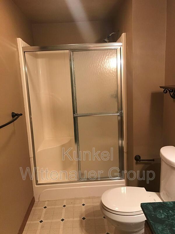 Building Photo - 225 Archview Dr