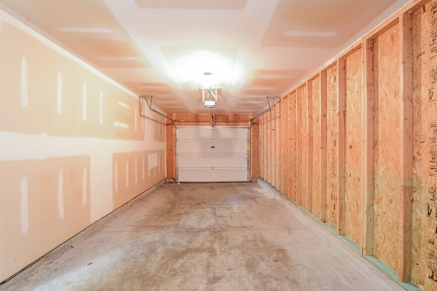 Building Photo - 5624 Fairway Forest Dr