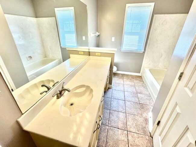 Building Photo - Now Leasing a 4-Bedroom 2.5 Bath Home