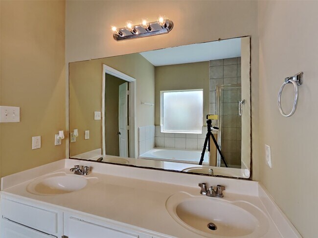 Building Photo - 18250 Eton Ridge Ct