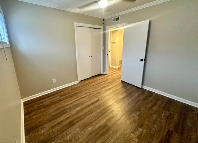 Building Photo - 503 16th Ave N