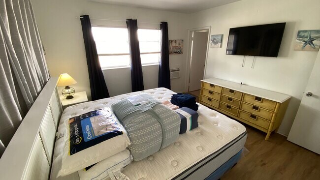 Building Photo - 2545 SE 1st Ct