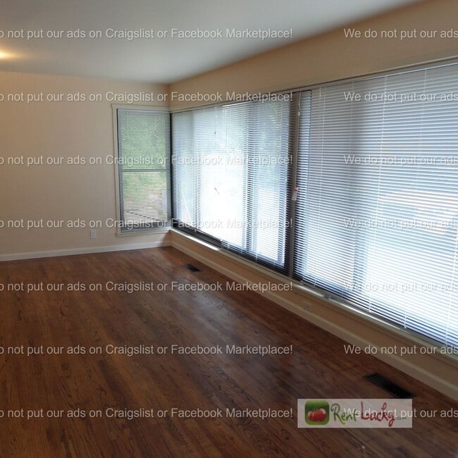 Building Photo - Cool & HUGE 5-Bedroom Home in Des Moines with Large Detached Shop/Garage!!