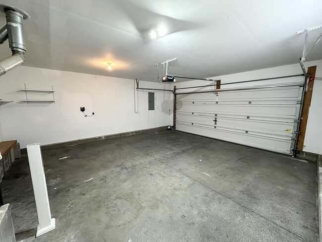 Building Photo - Welcome to Your New Home in West Pasco!