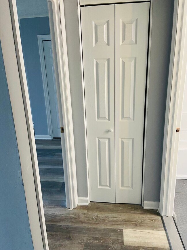 Building Photo - Beautiful Meadowood Condo Unit