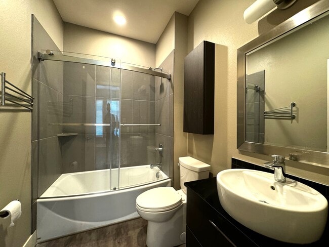 Bathroom - 414 Kirman Ave.