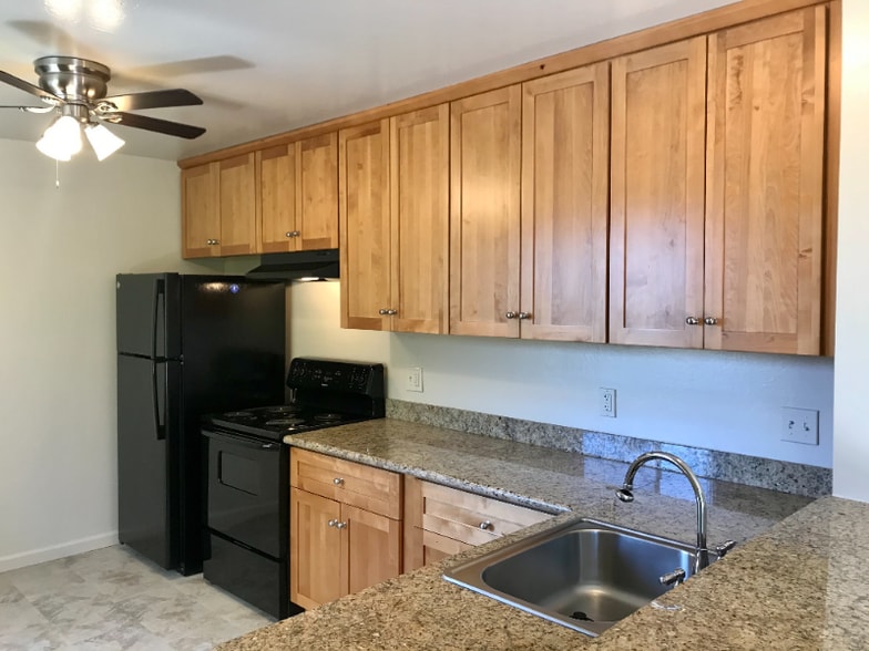 Primary Photo - 1020 Dolores St