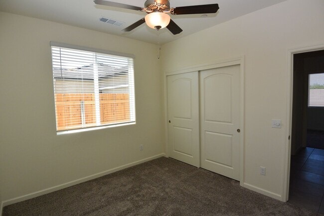 Building Photo - Newer northwest Visalia home in Ashton Park Gated Community