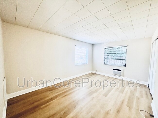 Building Photo - 105 7th Ave N