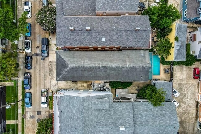 Building Photo - 1446 St Mary St