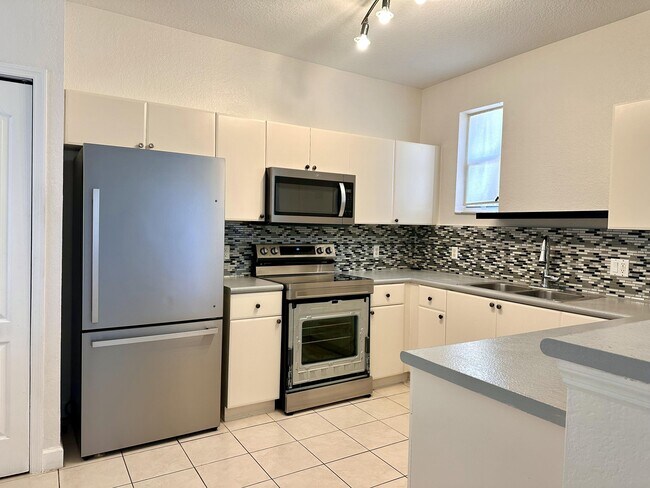 Building Photo - 1002 Shoma Dr