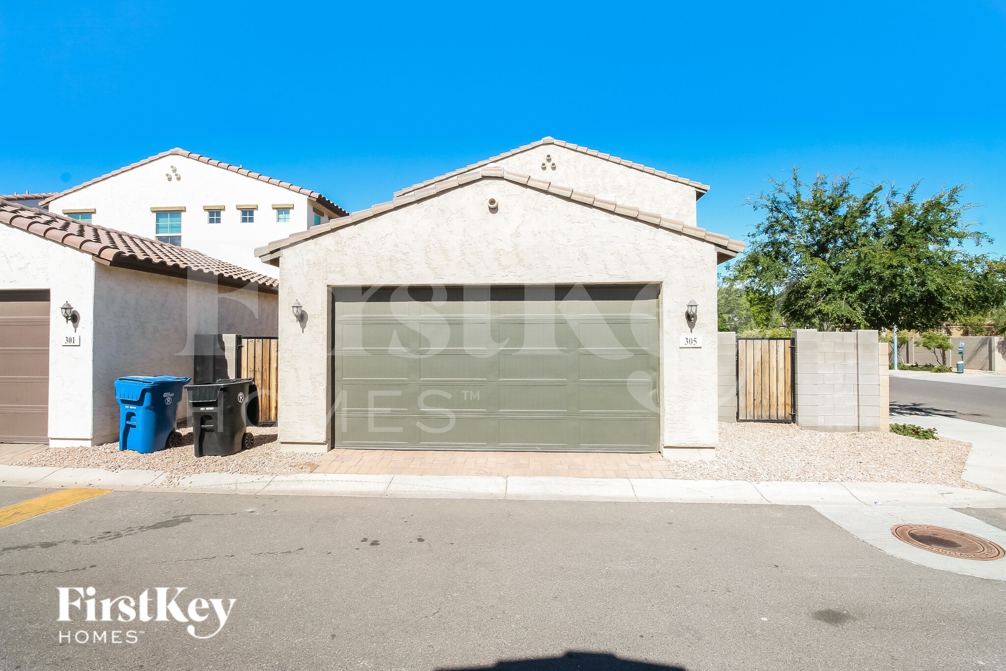 Building Photo - 305 N Sunrise