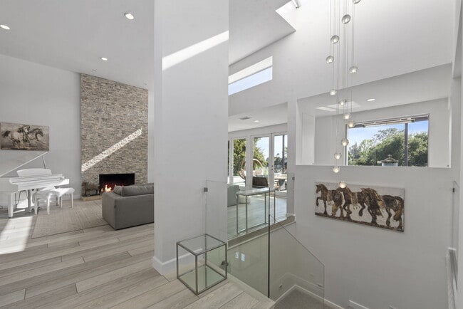 Building Photo - 641 Walther Way