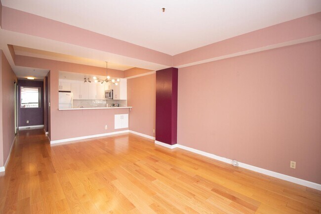 Building Photo - Updated One Bedroom Condo at Opera Plaza |...